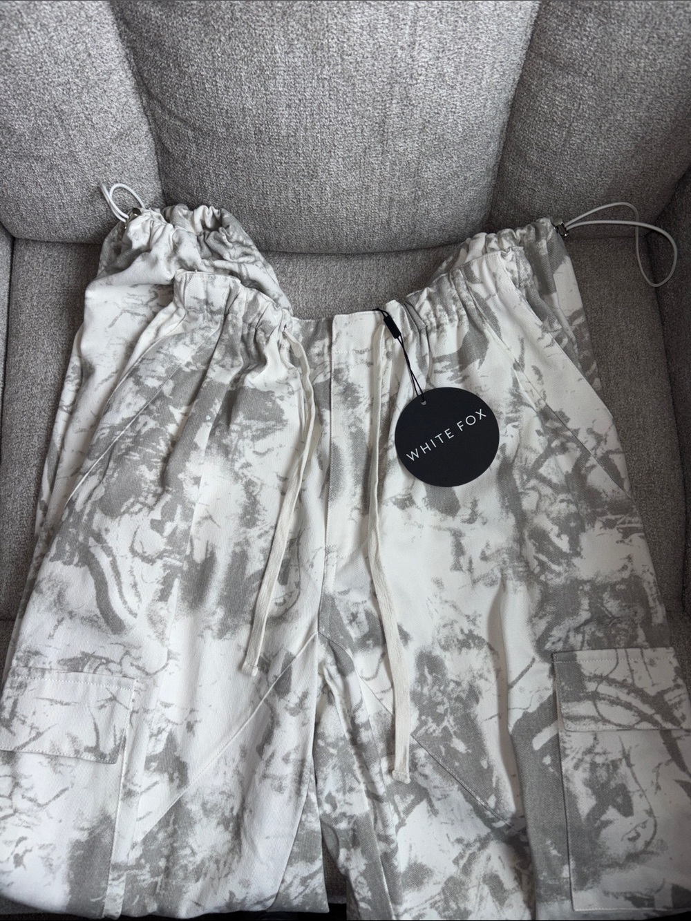 NWT WhiteFox Boutique Real Satisfaction Cargo Pants In Grey Marble